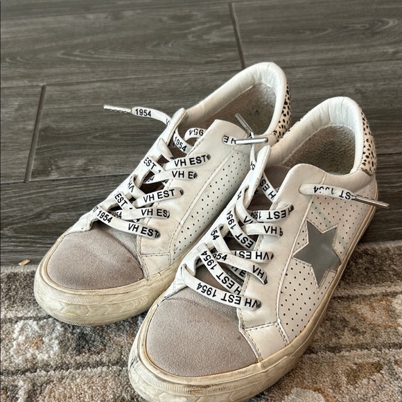 Vintage Havana Shoes - Vintage Havana White and Gray Star Sneakers Size 8